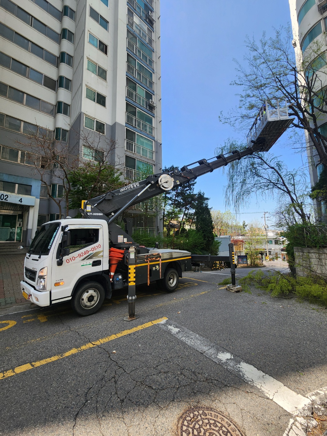 수원시 간판 설치 스카이차 작업 현장